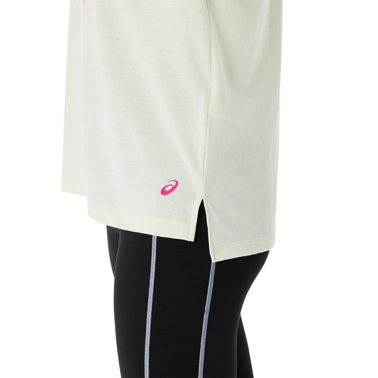 ASICS WOMEN TRAINING CORE RELAXED GRAPHIC TEE image number null